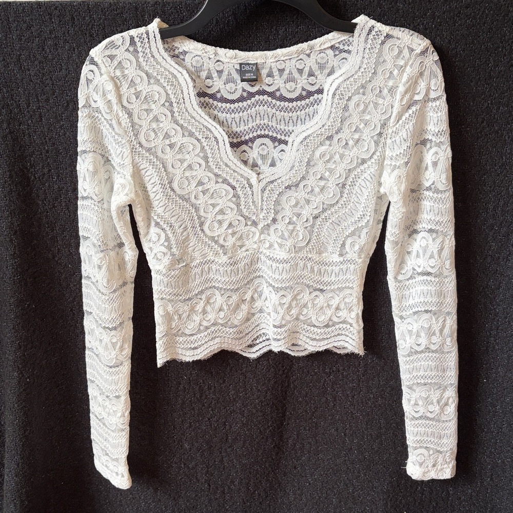 🌸 DAZY WOMENS SIZE MEDIUM LING SLEEVE WHITE LACE CROP TOP